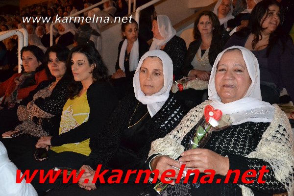رئيس المجلس يحتفل بعيد الام